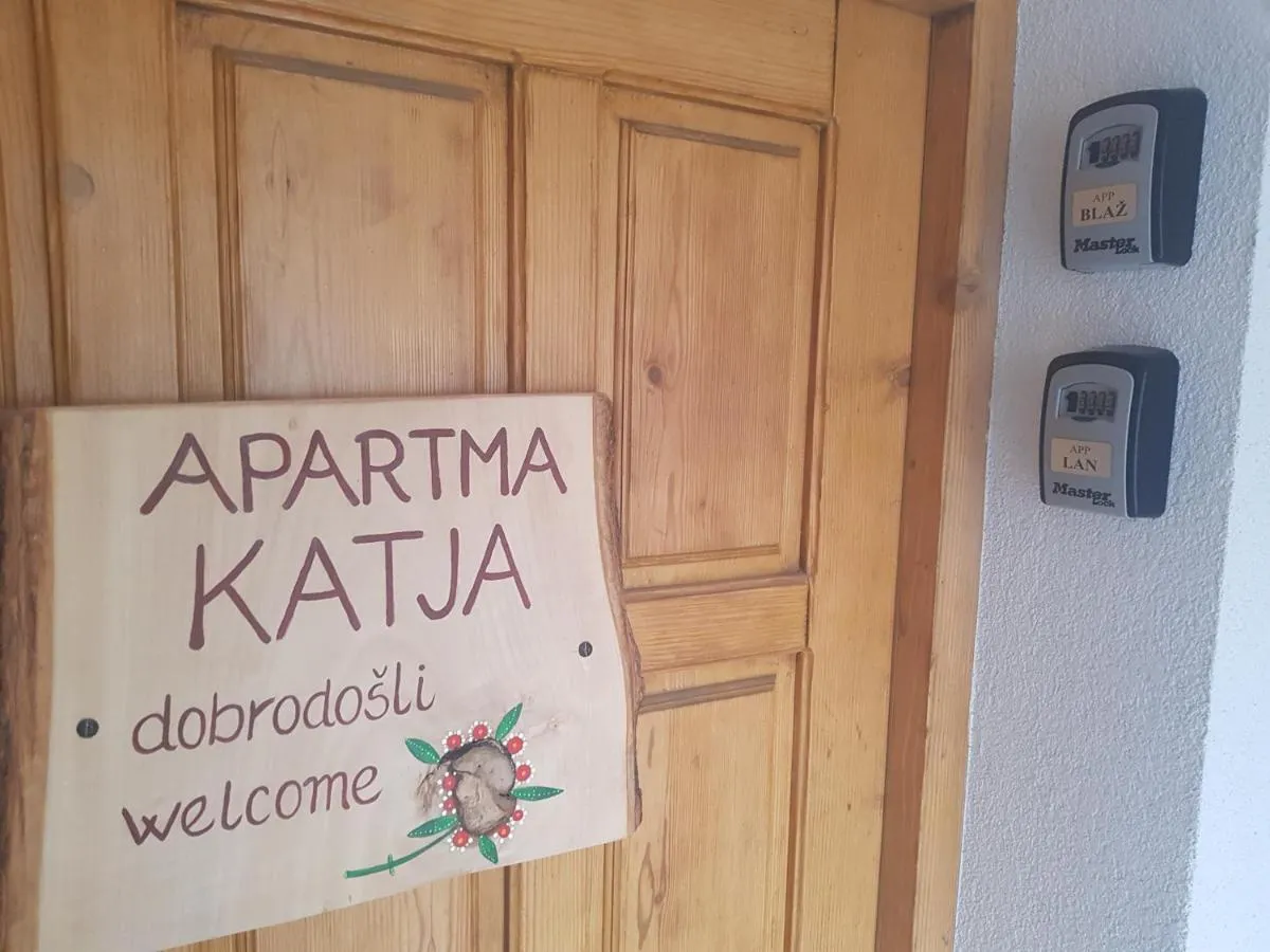 Tablica Apartma Katja, dobrodošli, na vratih